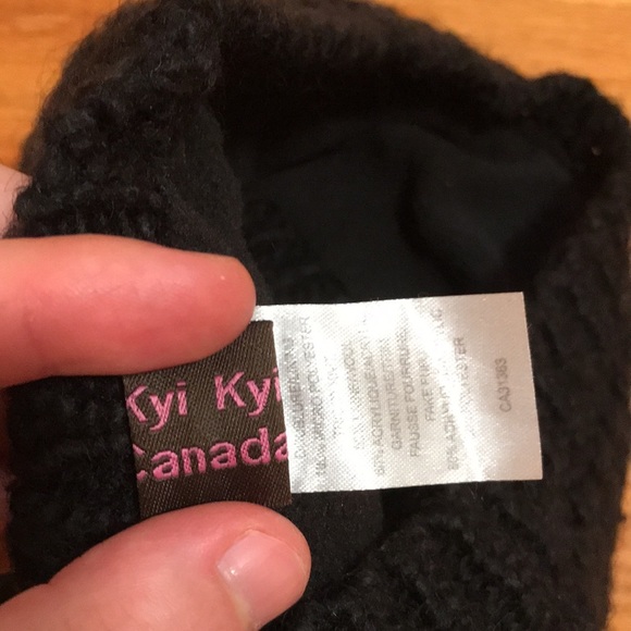 Kyi Kyi Canada Womens Black Faux Fur Pom Pom Knit Beanie Hat - Picture 5 of 7